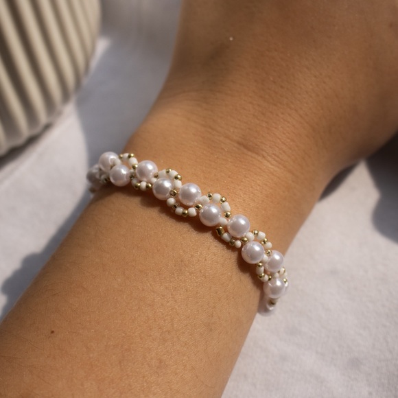 CUSTOM Dainty Pearl Handmade Bracelet, Perfect Matching Bridesmaid Bracelet - Picture 3 of 5
